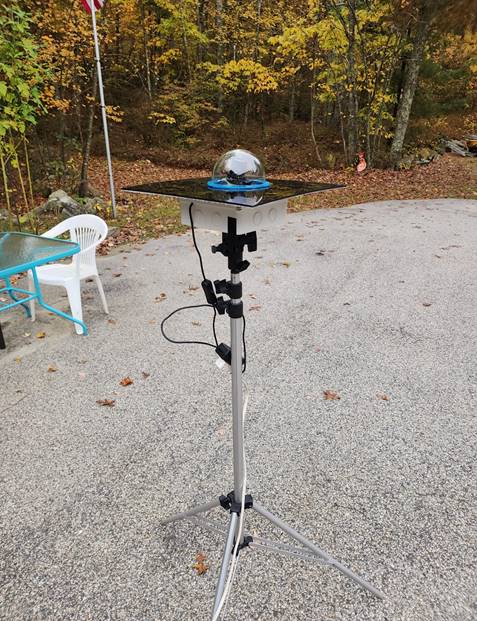 A camera stand with a ball on it

Description automatically generated